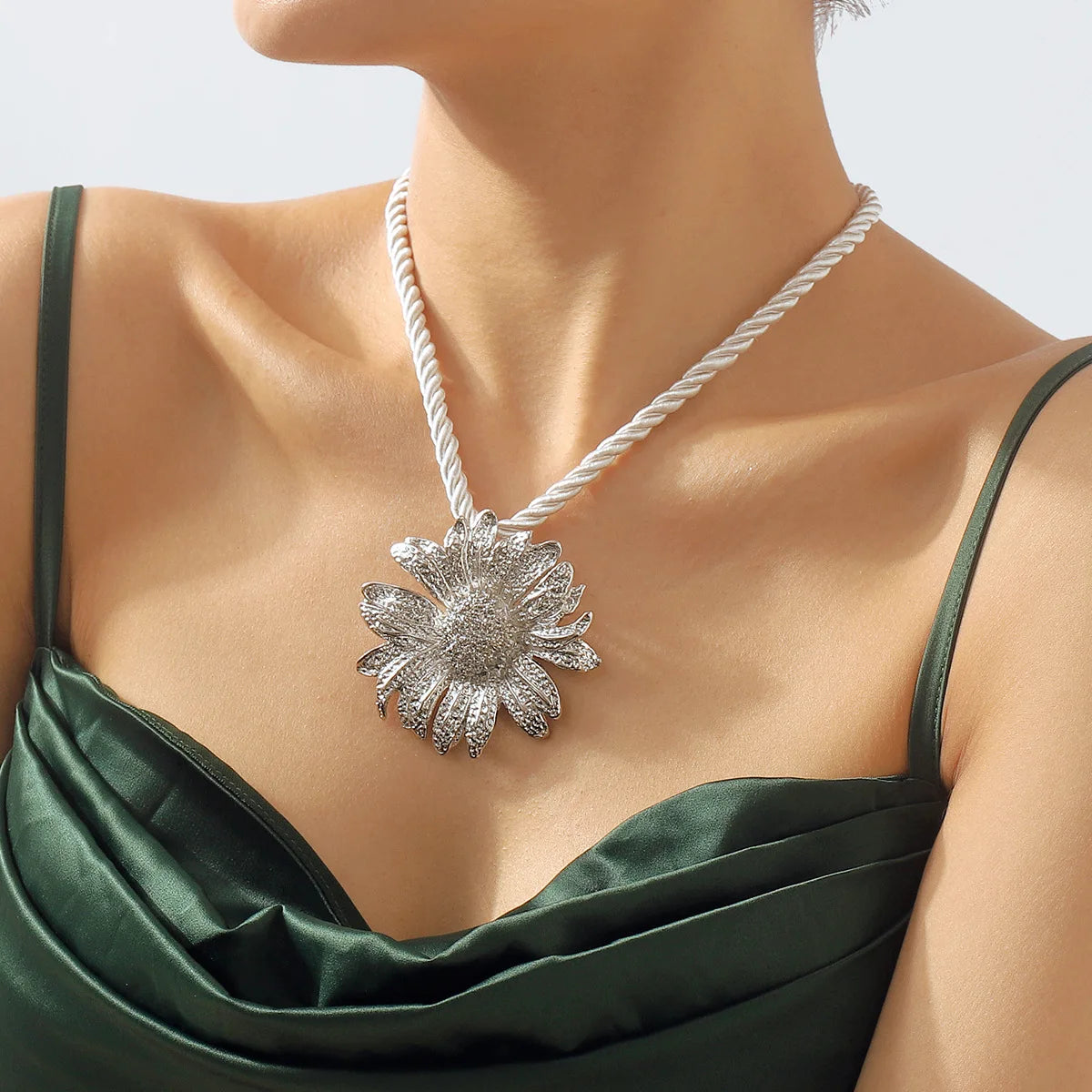 Elegant Sunflower Necklace Set