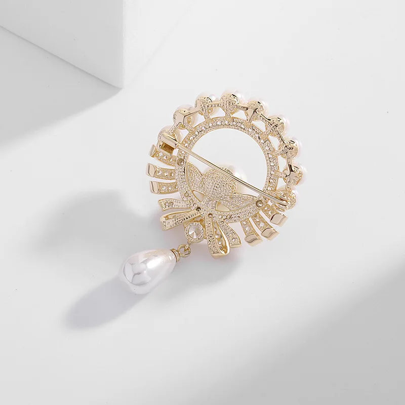 Round Imitation pearl Brooch