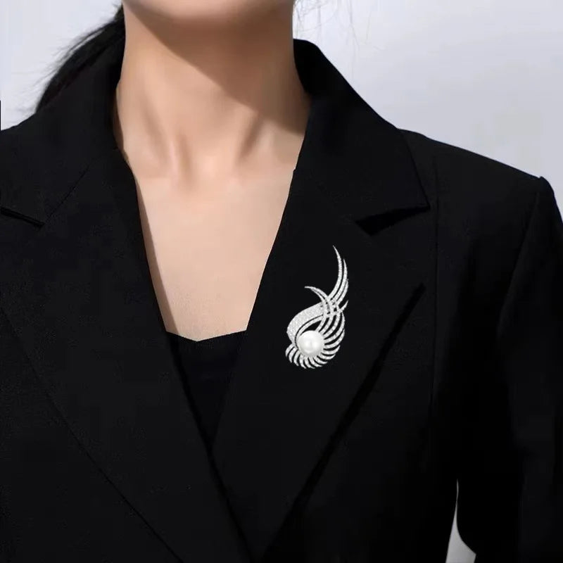 Fashionable Corsage Wing Brooch