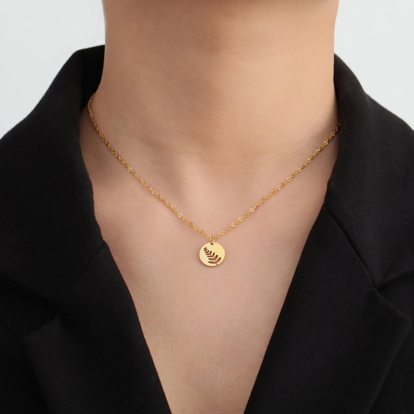 Gold Pendant Choker