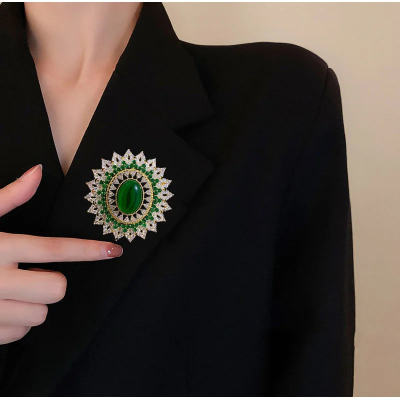  High-End & Elegant Brooch