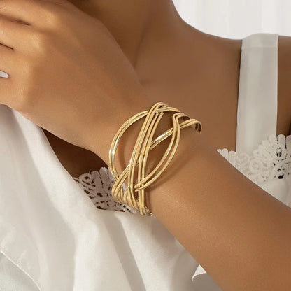 Stylish Winding Line Cuff