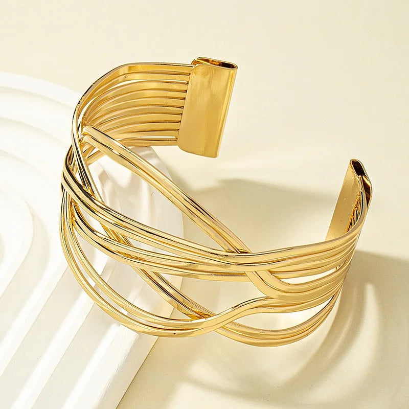 Stylish Winding Line Cuff