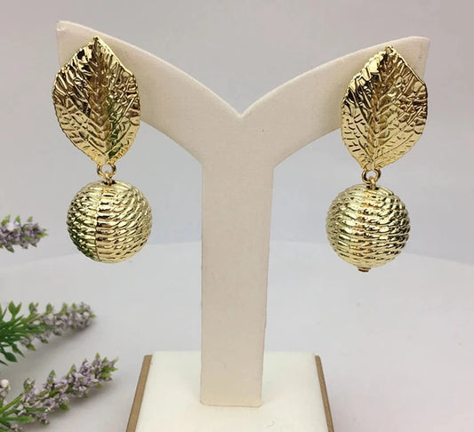 Classical Fashionable Hollow Earrings