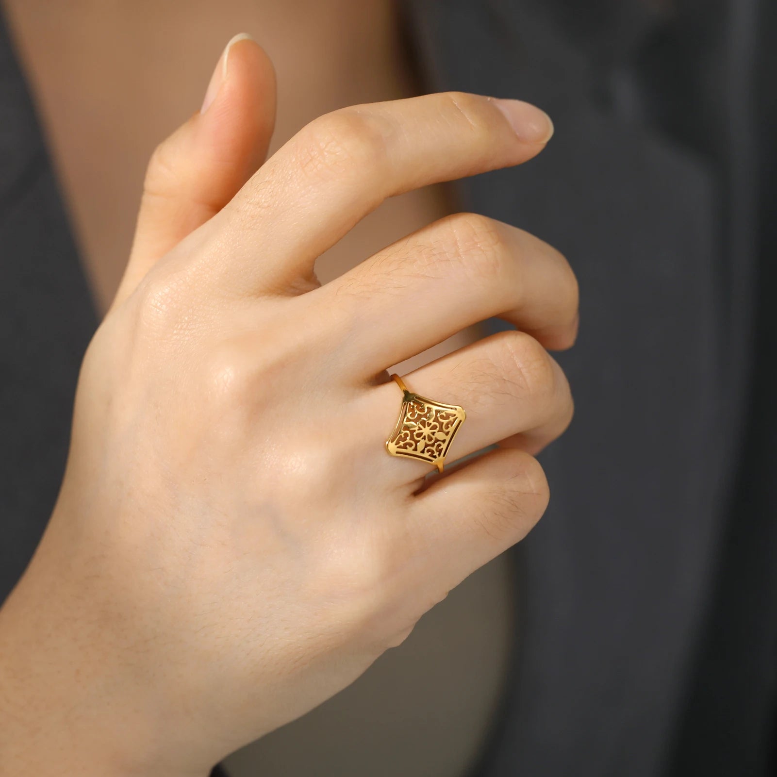 Elegant Gold Jewelry Ring