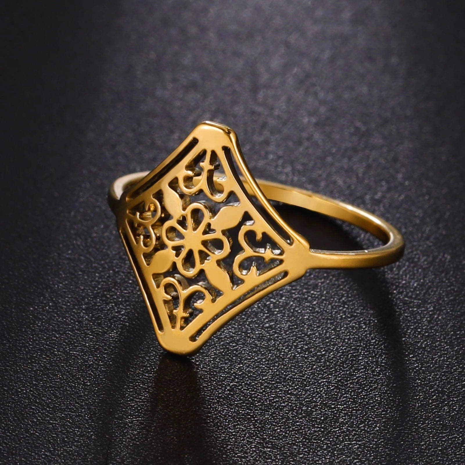 Elegant Gold Jewelry Ring