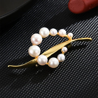 Women's Fashionable Pearl Brooch