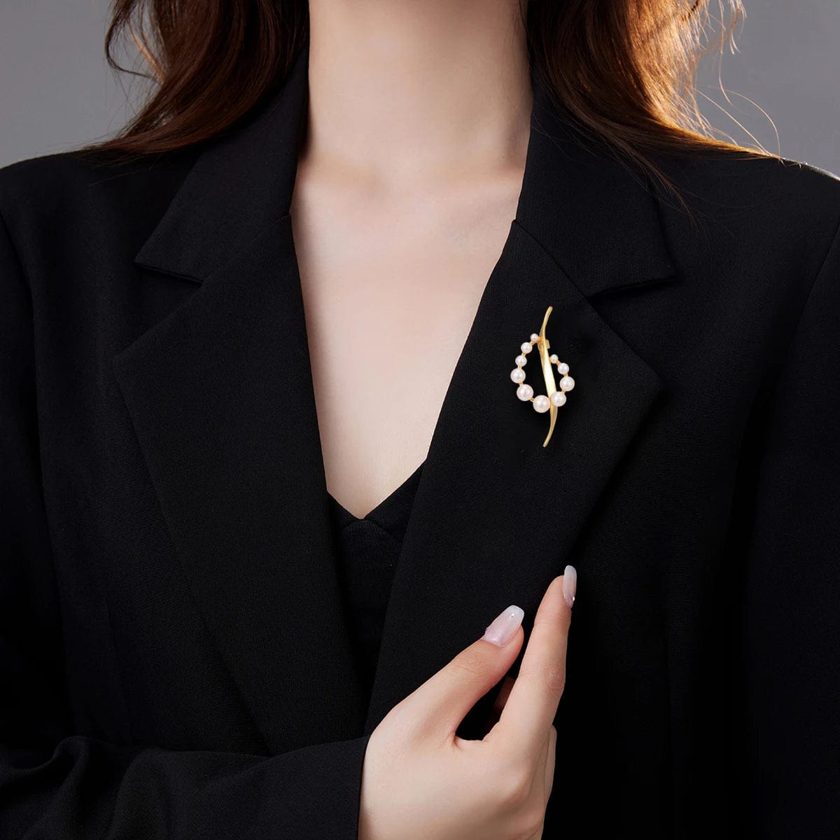 Women's Fashionable Pearl Brooch