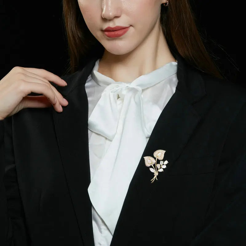 Elegant Temperament Flower Brooch